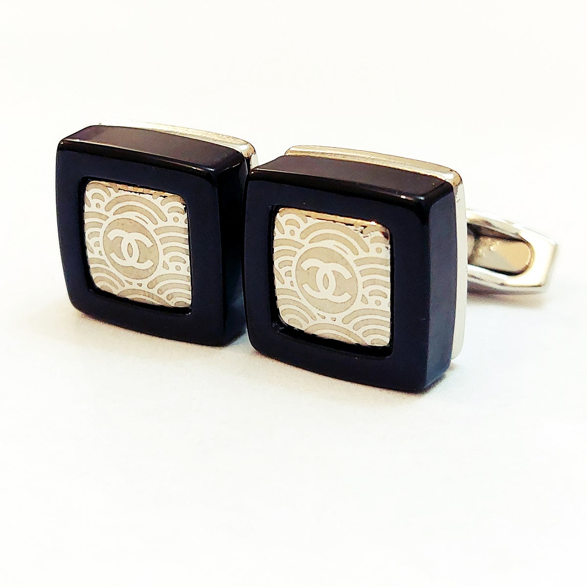 Charming Men’s Cufflinks