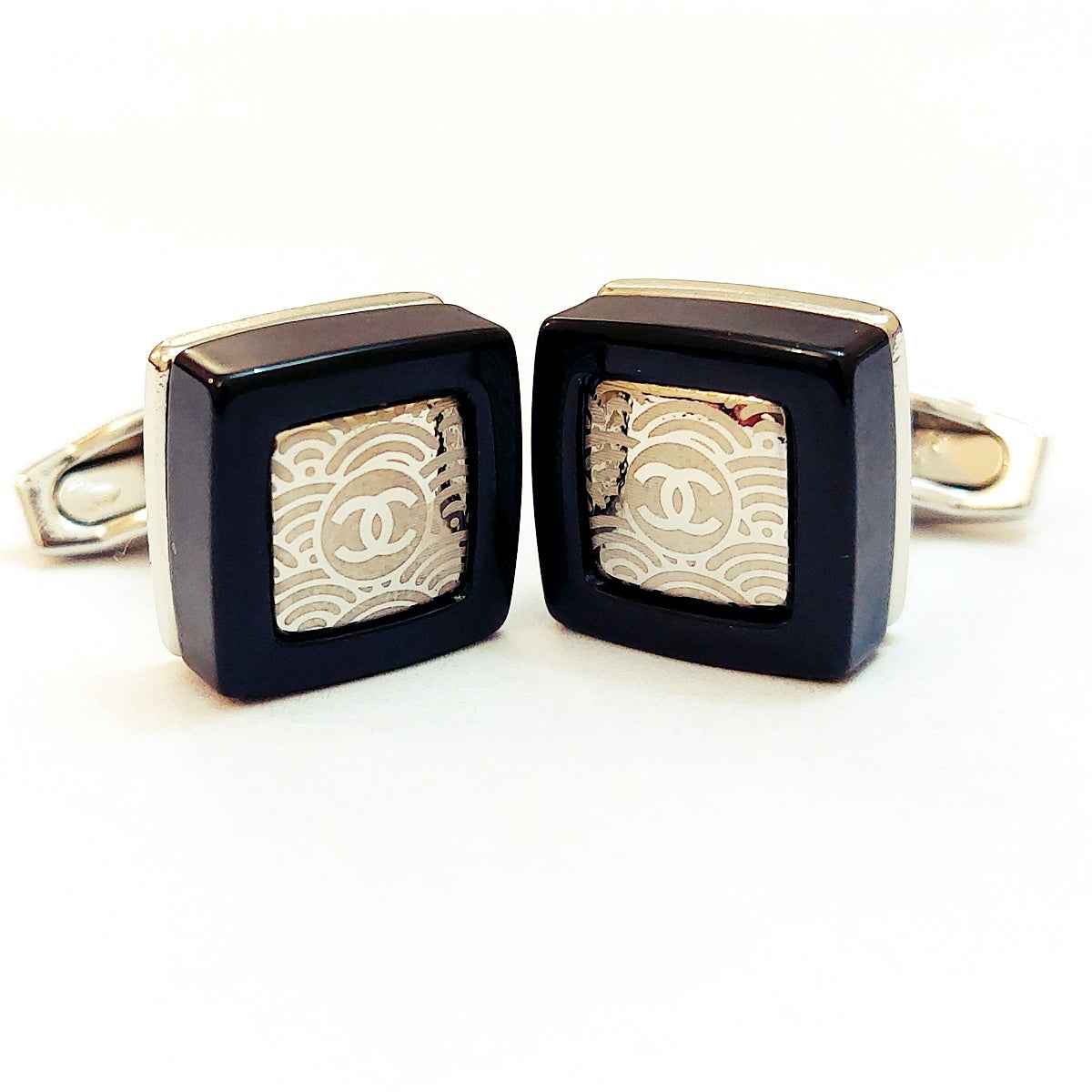 Charming Men’s Cufflinks