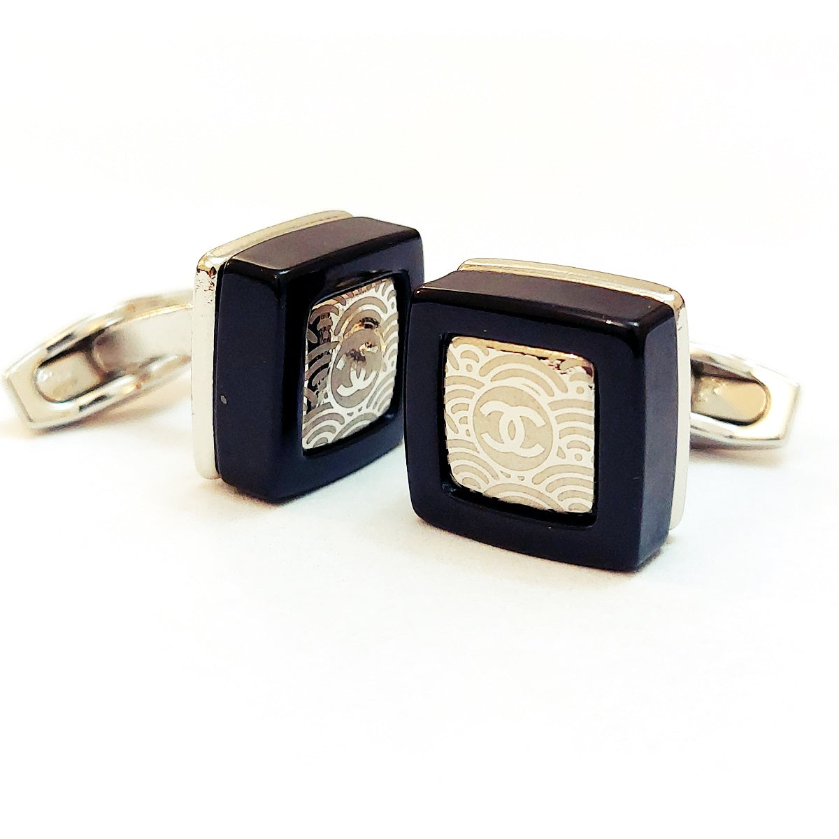 Charming Men’s Cufflinks