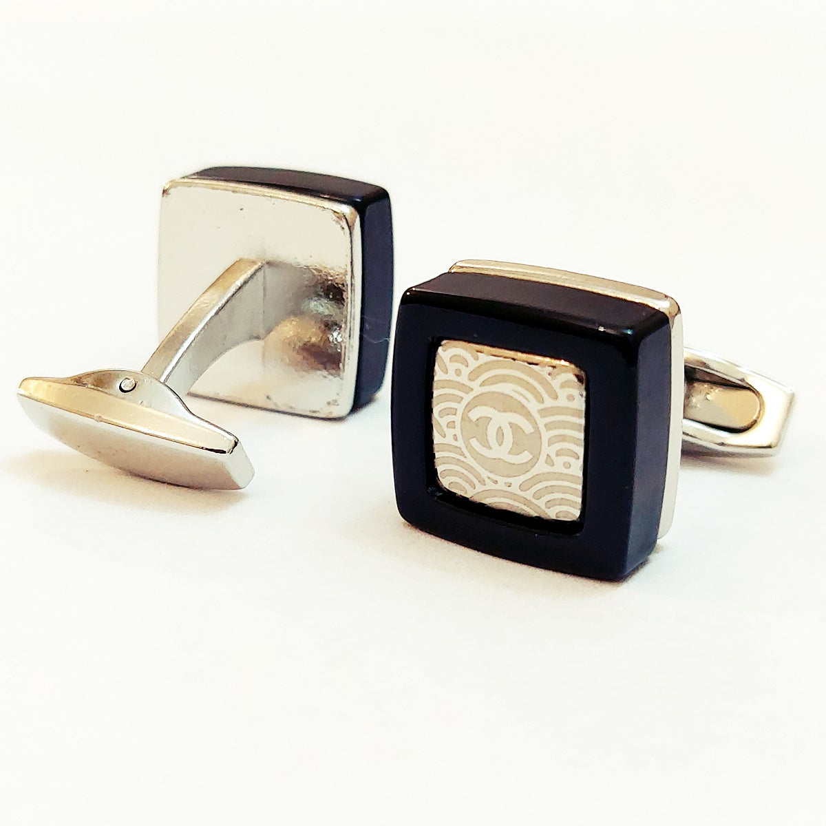 Charming Men’s Cufflinks
